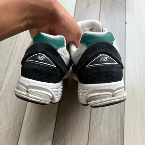 New Balance 2002R Black and White Shoes with Green Details - Picture 6 of 9